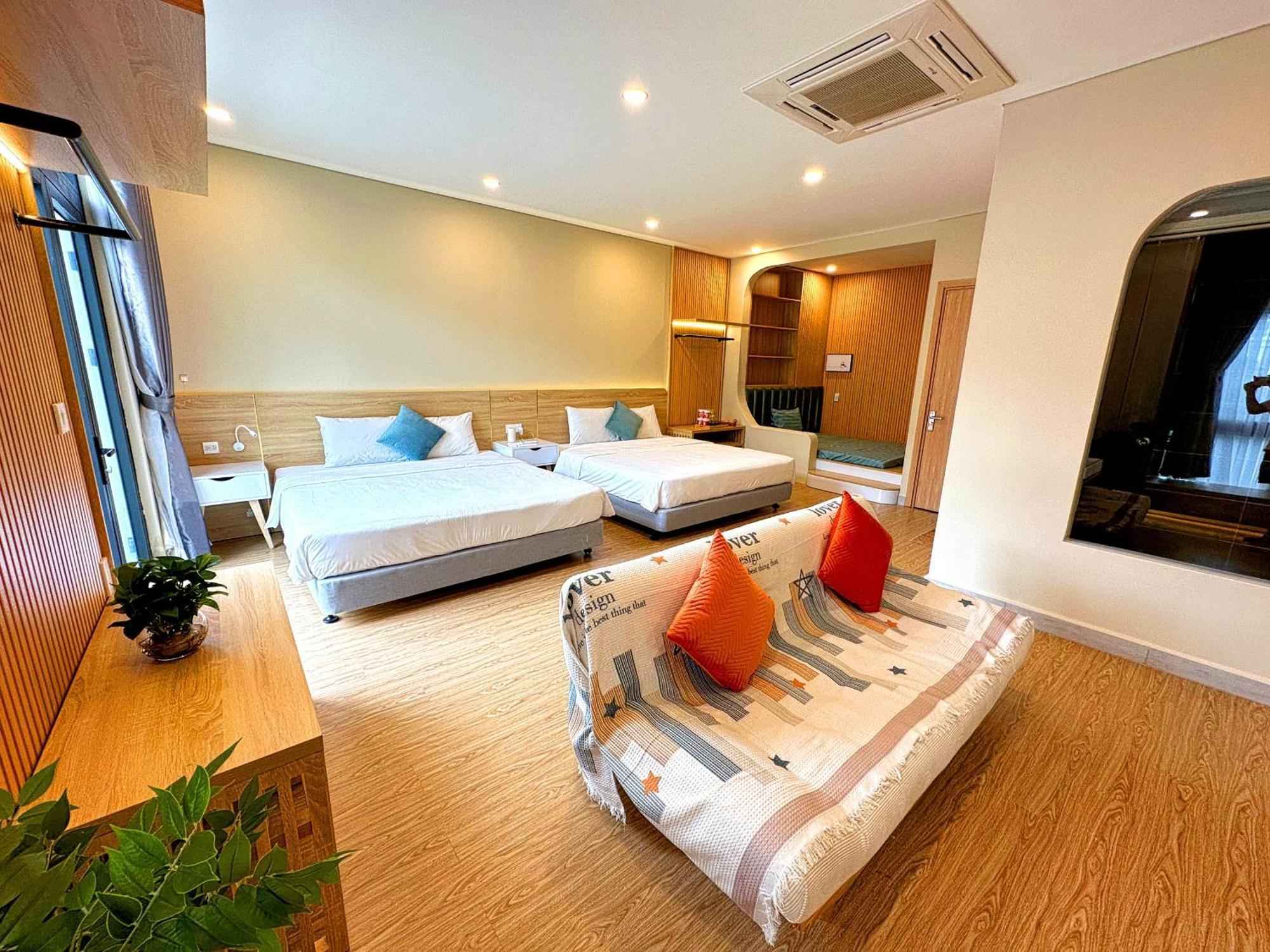 Отель The Sol House